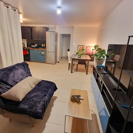 Aux Portes De Paris Apartment *